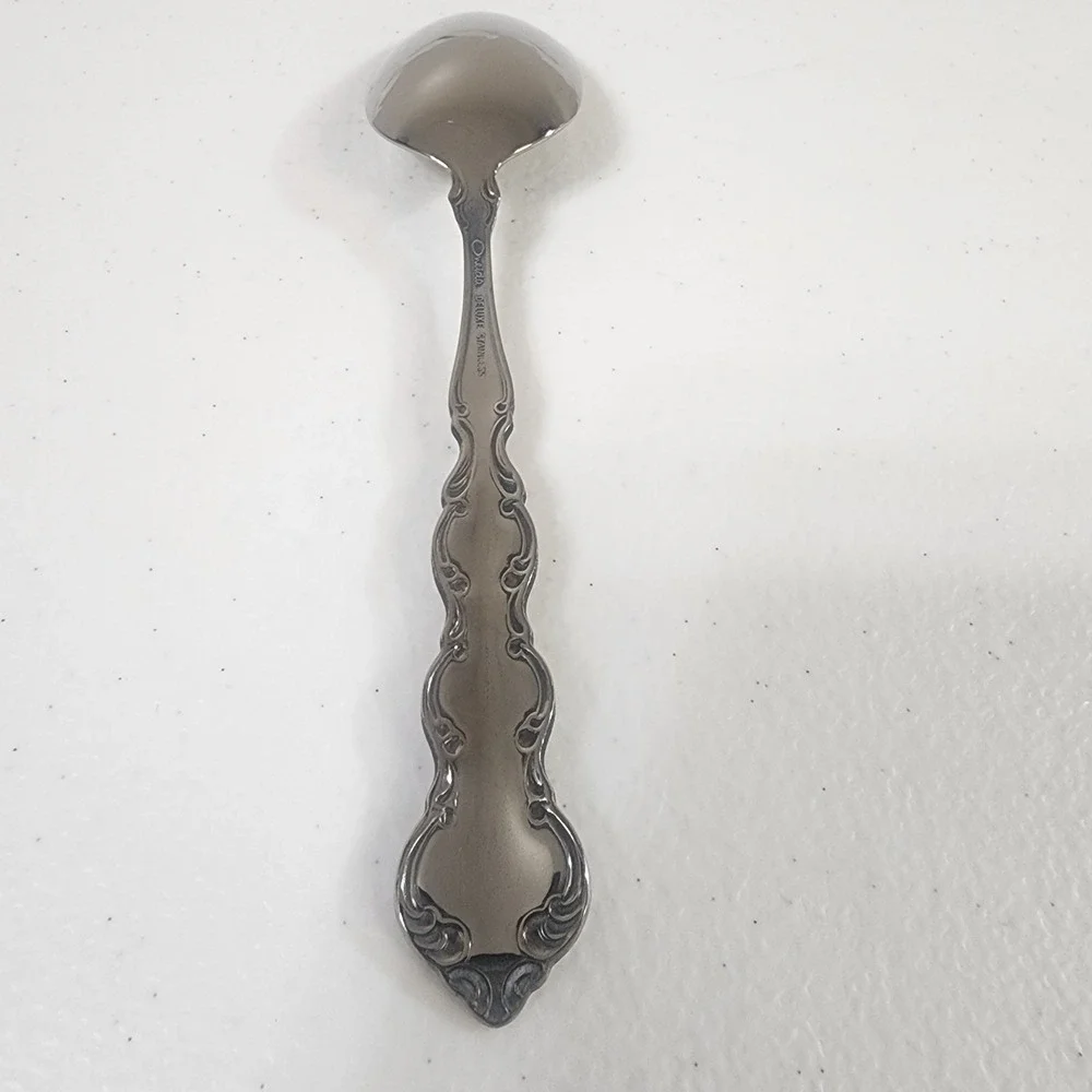 Oneida Deluxe Mozart Stainless Steel  Single Replacement Teaspoon